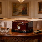 lacquered wooden cigar humidor with high glossy finish