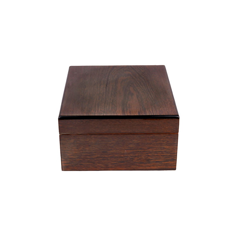 Premium cigar humidor box used for luxury cigar gift packaging and retail display