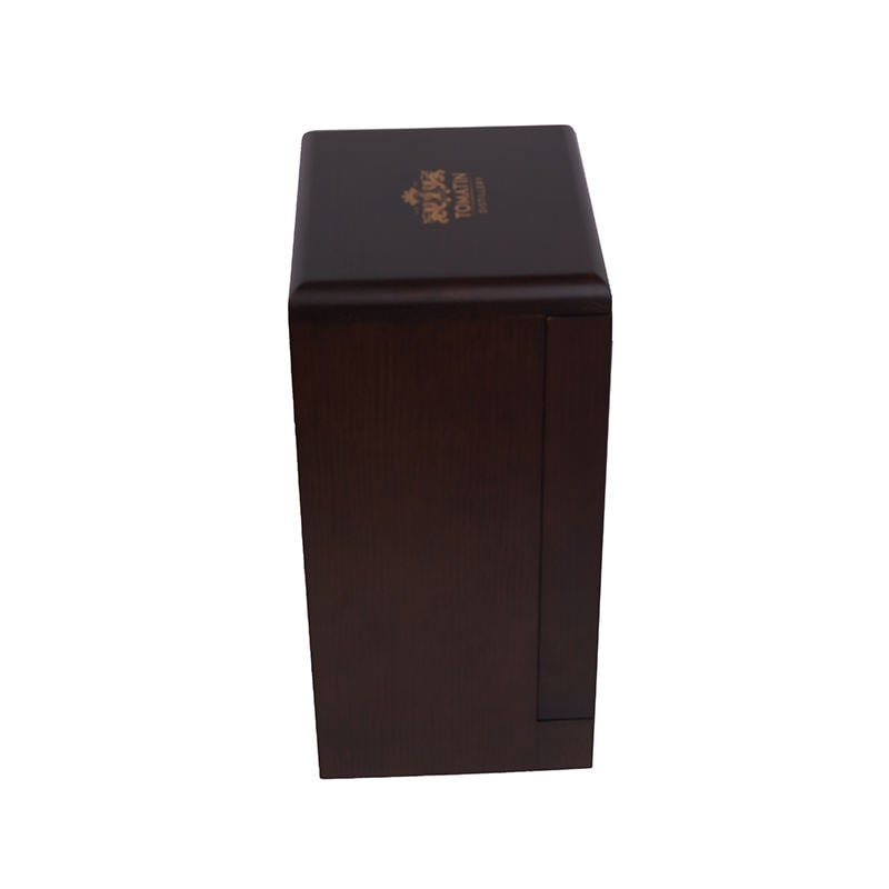 Custom logo whisky gift box with metal hardware