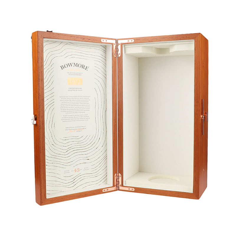Single bottle wine storage box with velvet interior