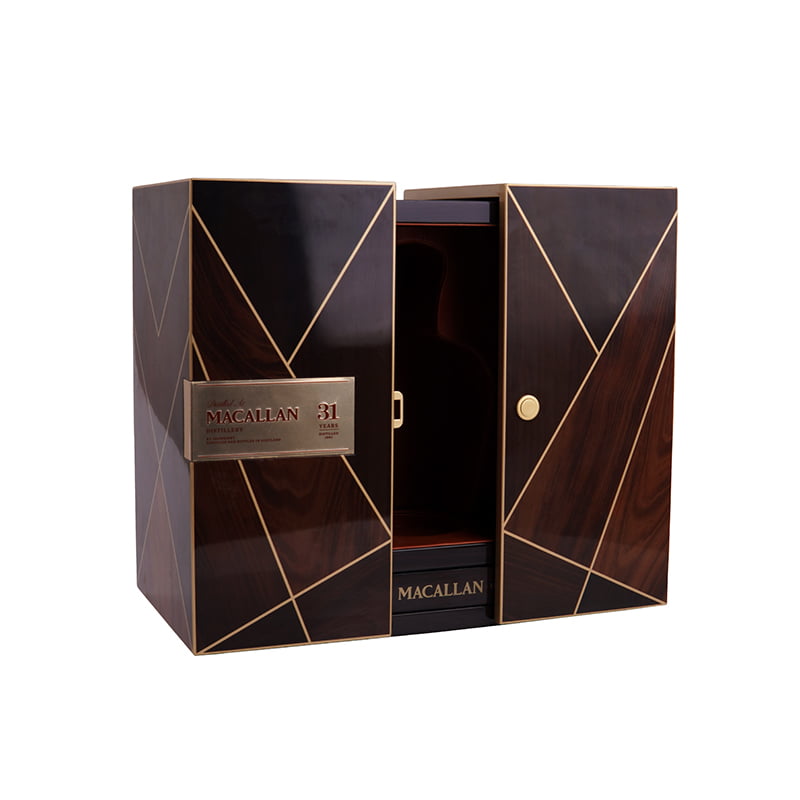 Wooden whisky storage box for premium beverage presentation