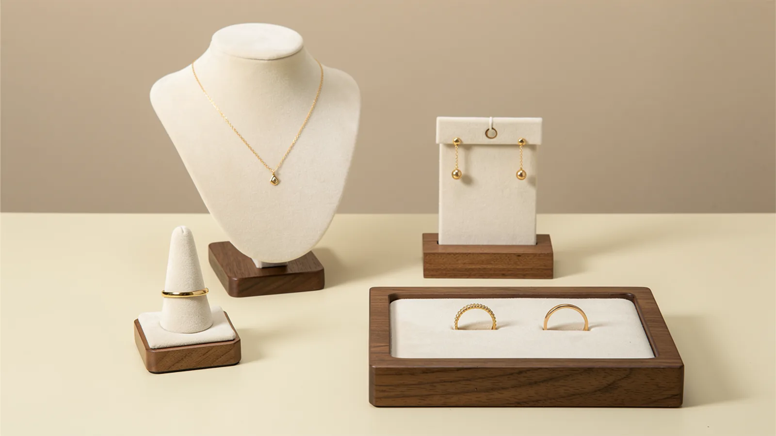 Jewelry Display Types: How to Build a Retail Collection Set
